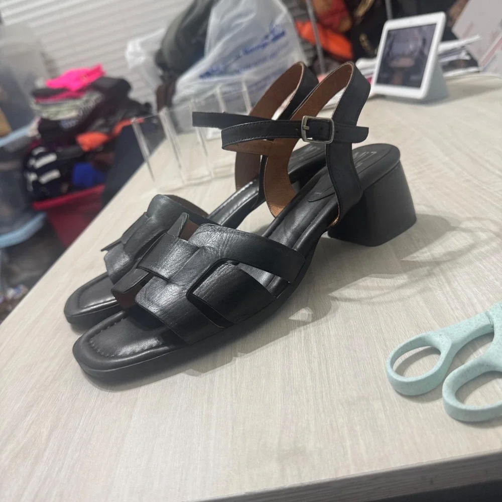 Miz Mooz Oakley Sandals Womens 10 Black Excellent Leather H-Strap Block Heel